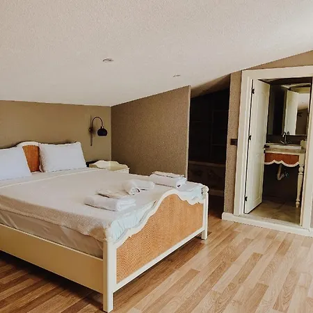 Selavi Hotel *