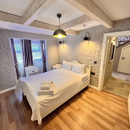 Hotel Selavi *