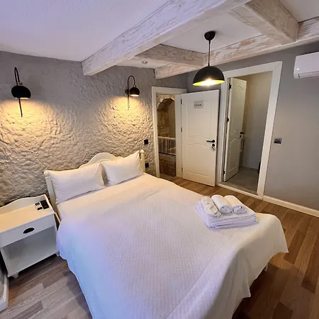 Selavi Hotel *