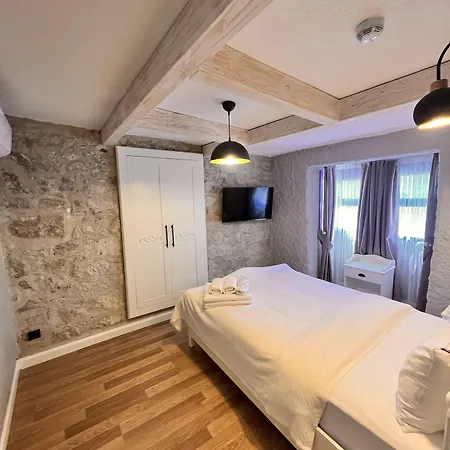 Selavi Hotel